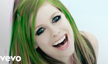 Avril Lavigne - Smile (Official Music Video)