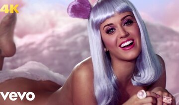 Katy Perry - California Gurls (Official Music Video) ft. Snoop Dogg